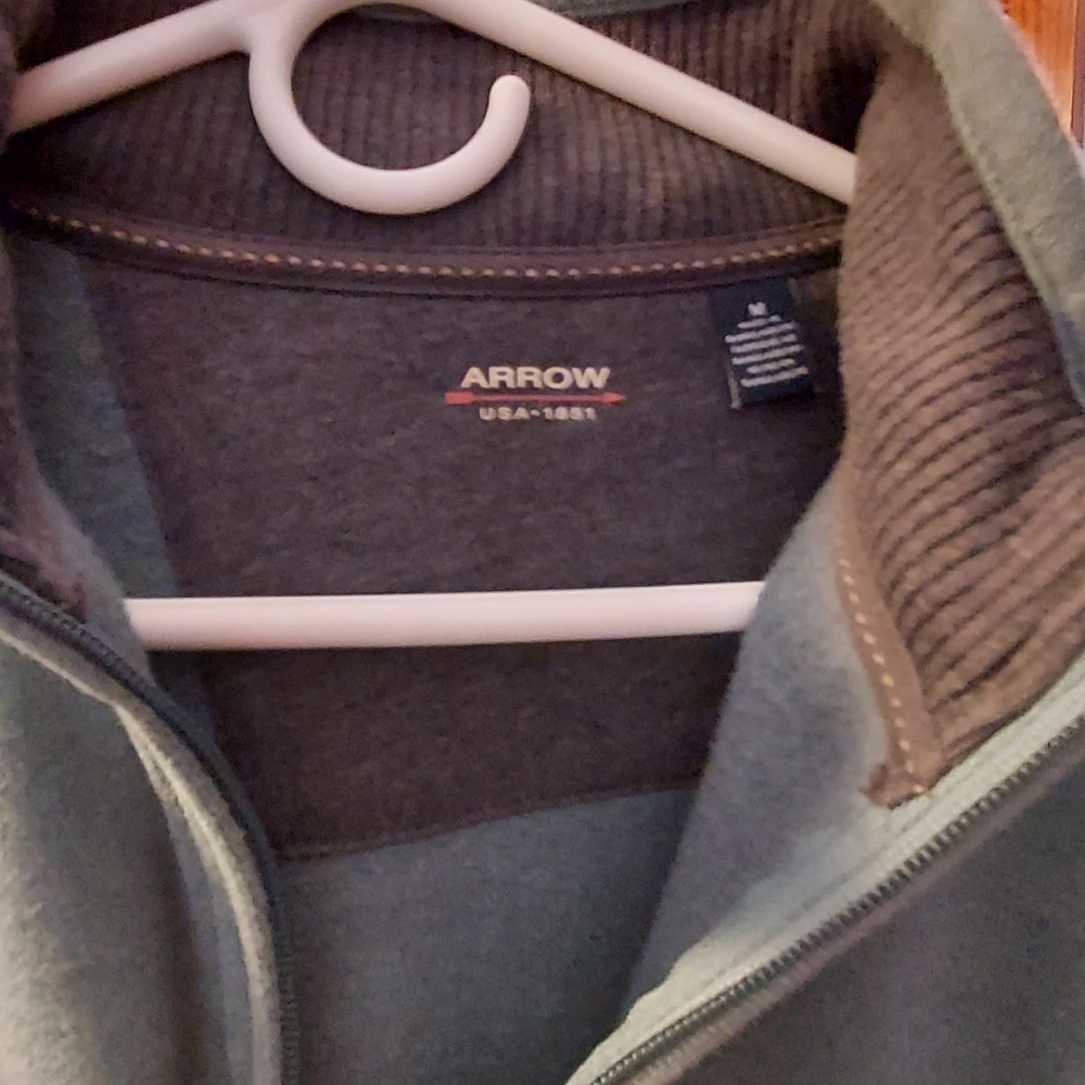 ARROW ZIP UP SWEATSHIRT